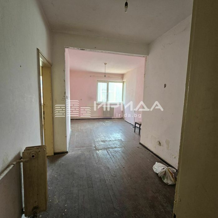 Двустаен апартамент в Банишора