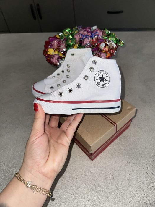 Tenisi noi converse bebe