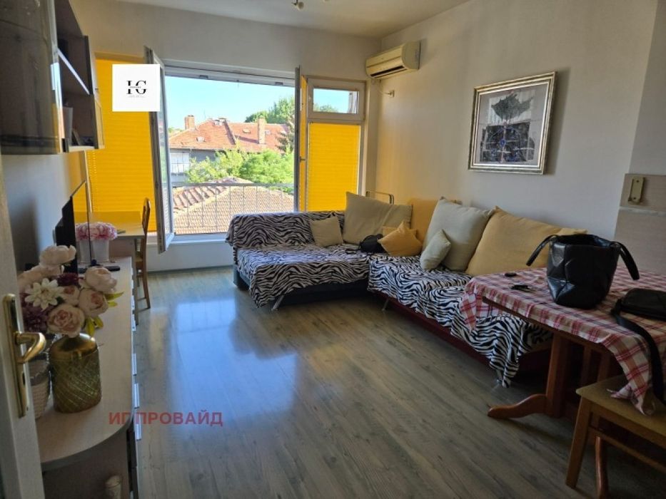 Продава се Двустаен апартамент в Бургас, Център - 47 кв.м за 1628 €/кв.м - Снимка #12