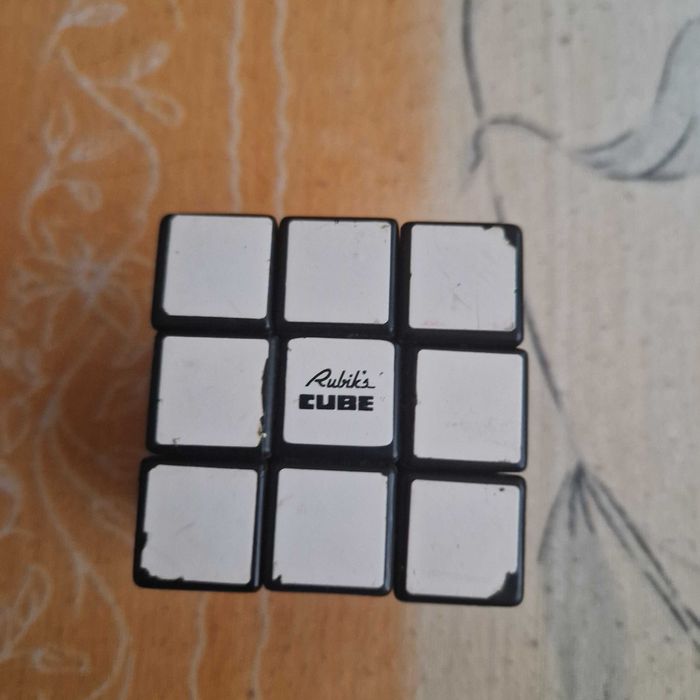 Оригинален 20-годишен Rubiks cube