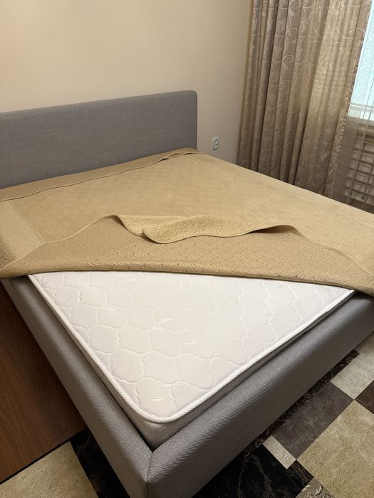 Двухспальная большая кровать…