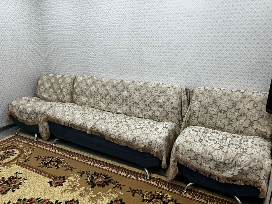 Диван с кресломый