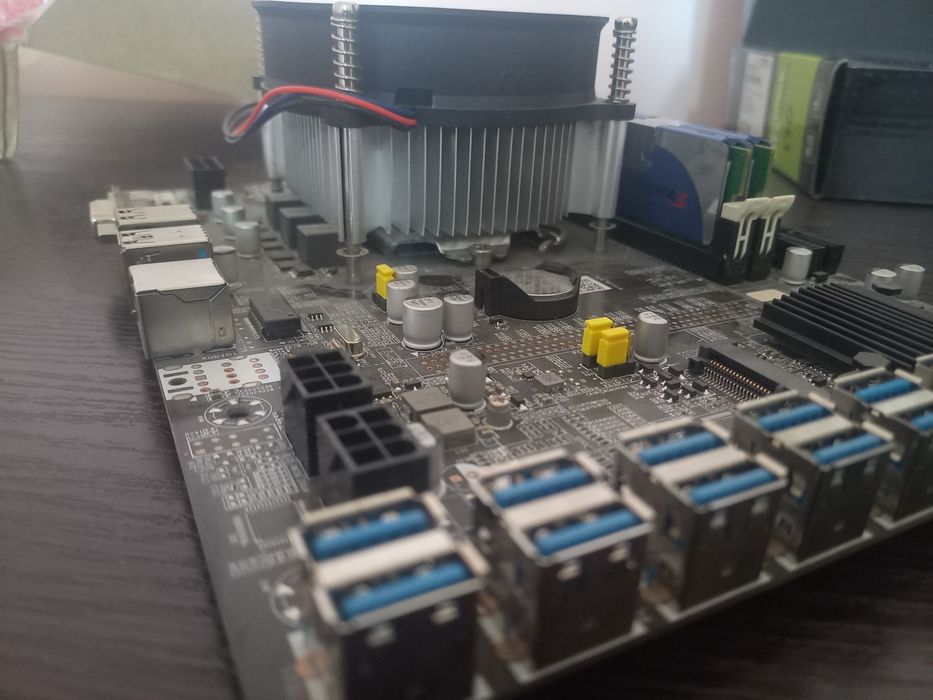 Мат плата дла 8 карт