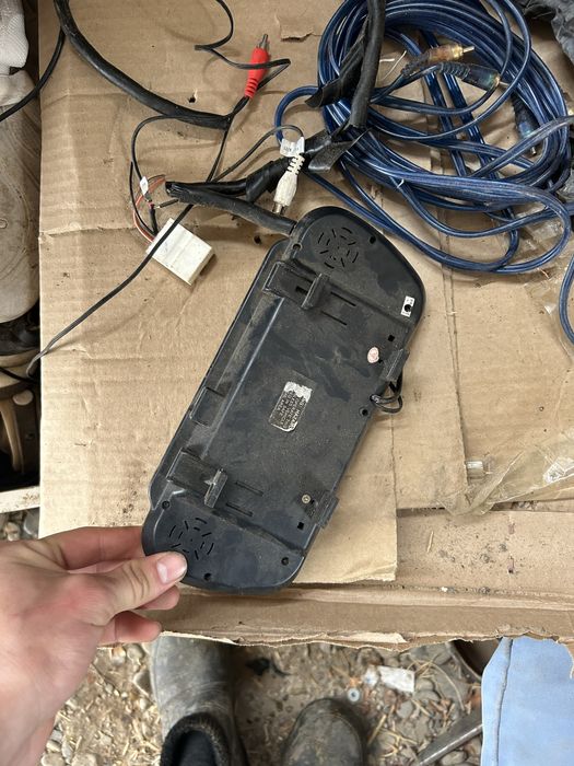 Продаётся зеркальный видеорегистратор-мультимедиа экран