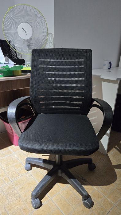 Продам офисные кресла