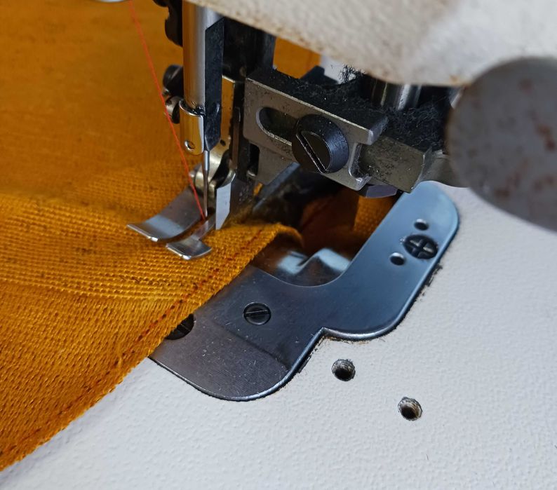 Masina cusut si rictuit Juki, Uberdeck, masa calcat