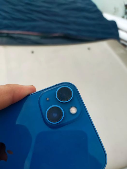 Айфон 13 синего цвета