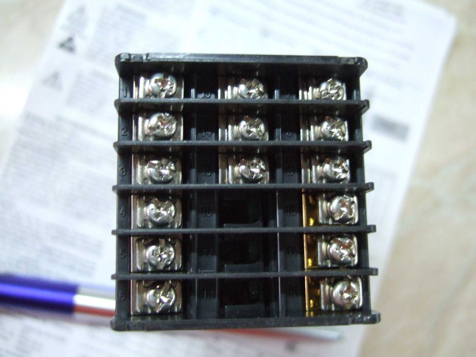 Температурен контролер RKC CB100L