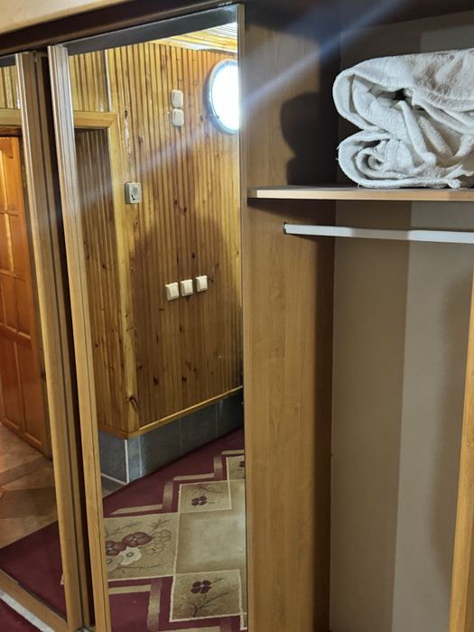 2 вместительных шкафа