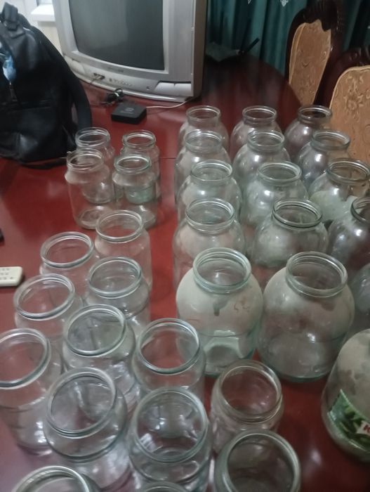 Продам банки 2лит и 1литровые