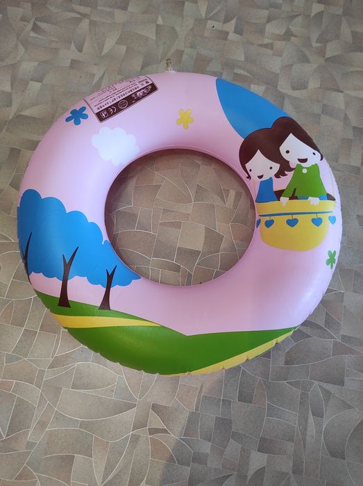 Надувной матрас круг для плавания.