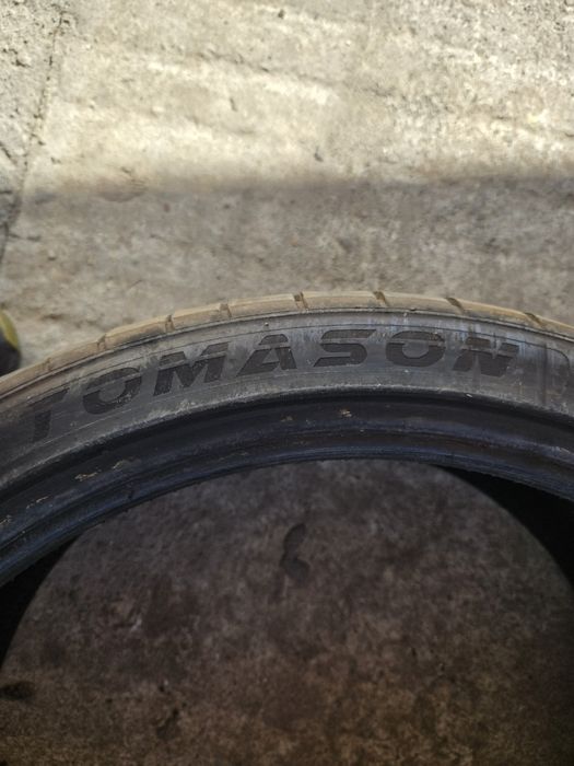 2 бр. Автомобилни гуми 235.35.19