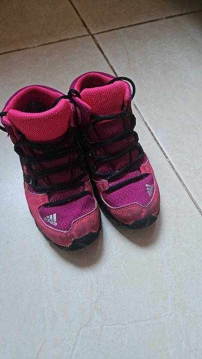 Vând adidasi adidas mărimea 25 copii.