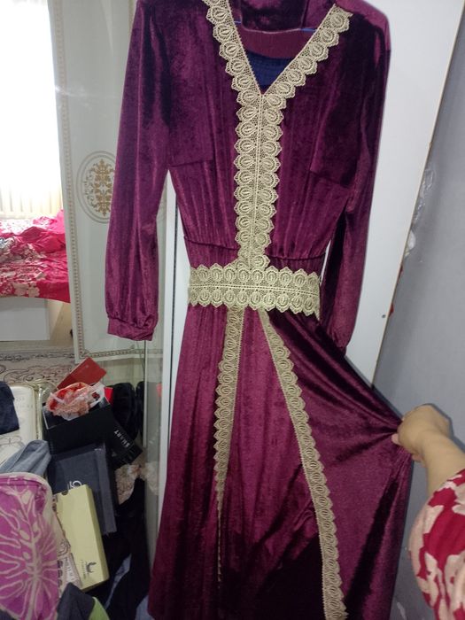 Вечерние платья женской