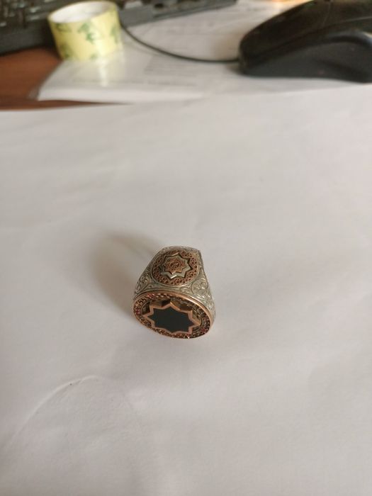 Продам серебро. Печатки мужскую.