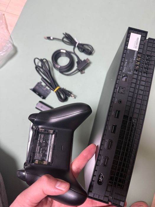 Xbox one x 1tb . Uyinlari bilan