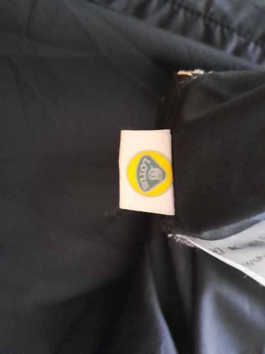 Риза Lotus F1 Team pit stop crew