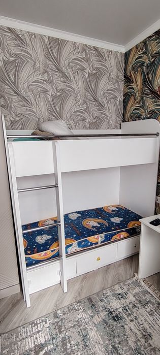Двухярусная кровать продается