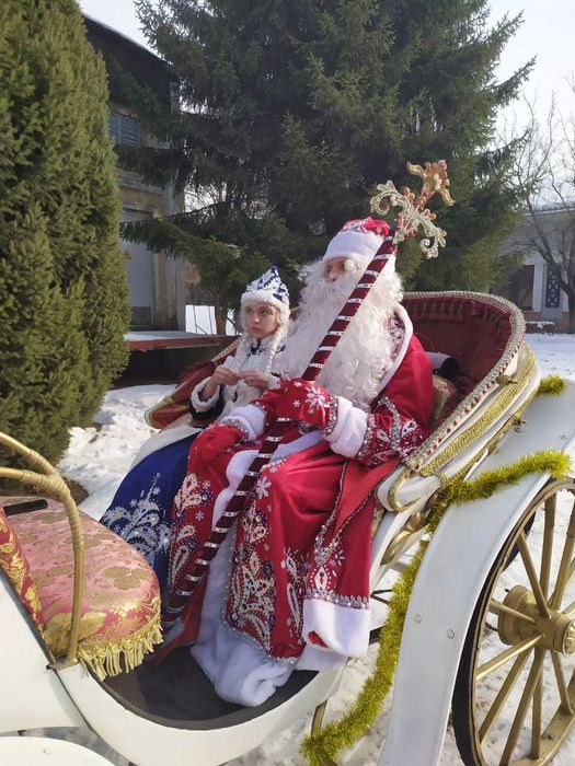 Продам костюмы Деда Мороза и Снегурочки