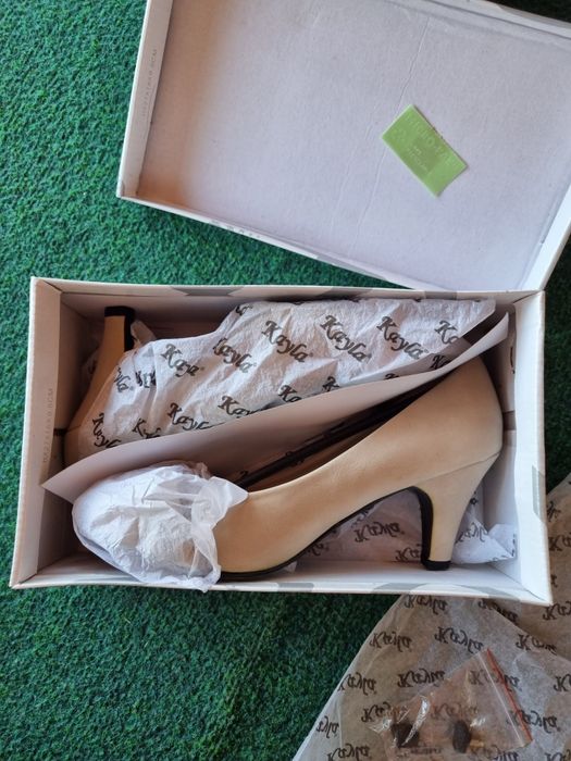 НОВИ обувки от 36 до 41 размер-  300 броя