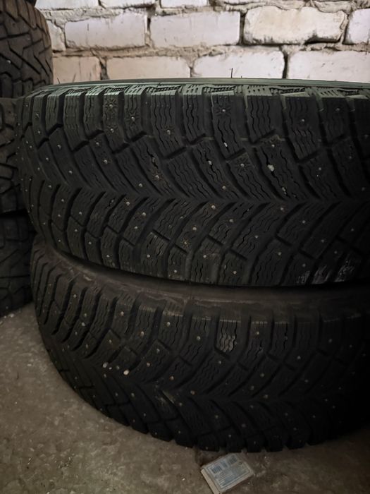 Продам шипованные шины 2шт