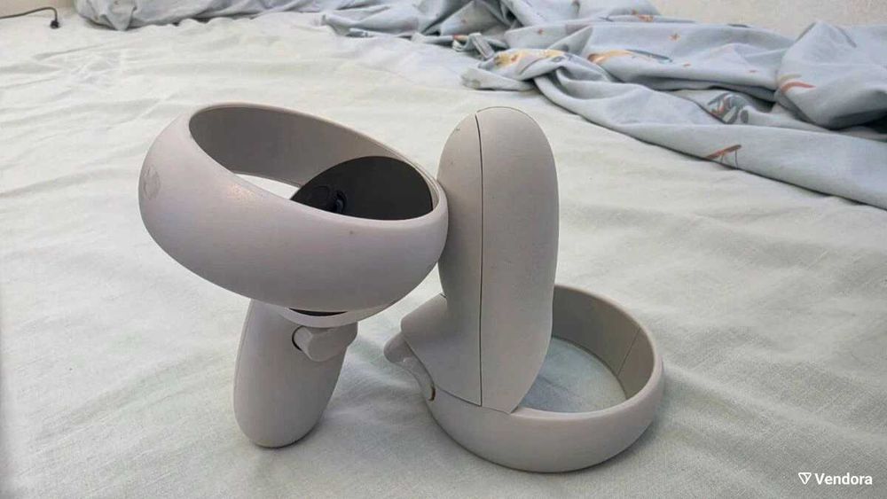 Оригинален Oculus Quest 2 256GB с аксесоари в прилична кондиция