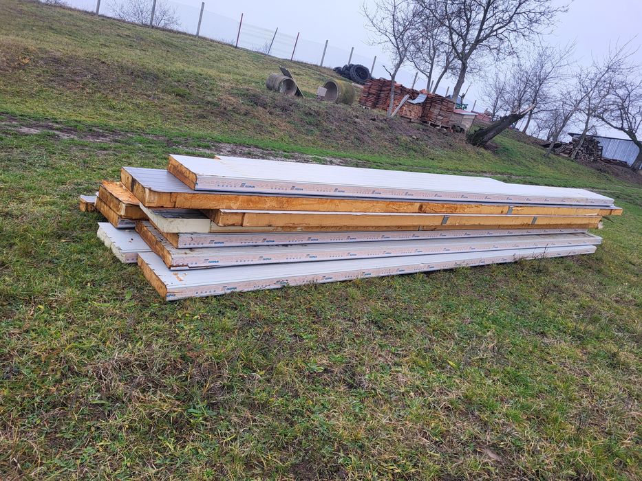 Vand panuri cu spuma.