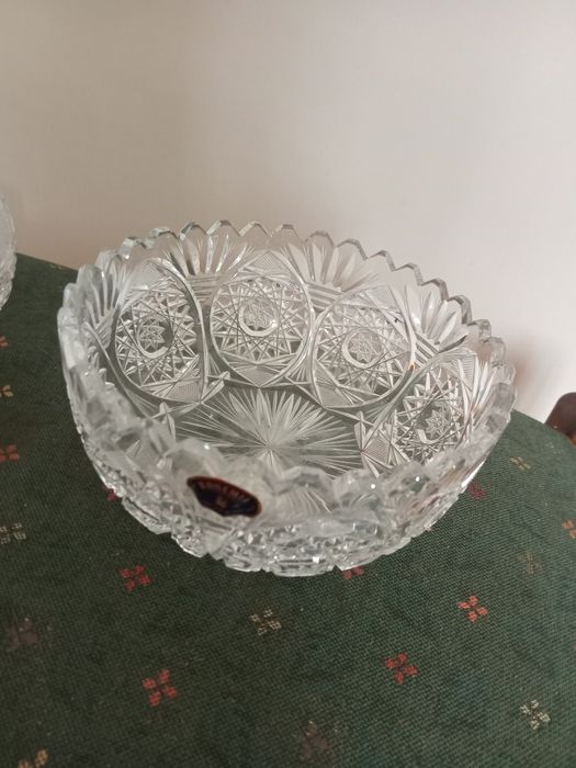 De vanzare o superba vaza cu o bomboniera