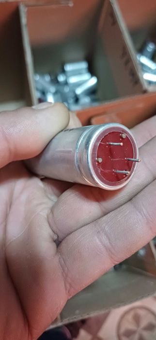 condensatori electrolitic +/-