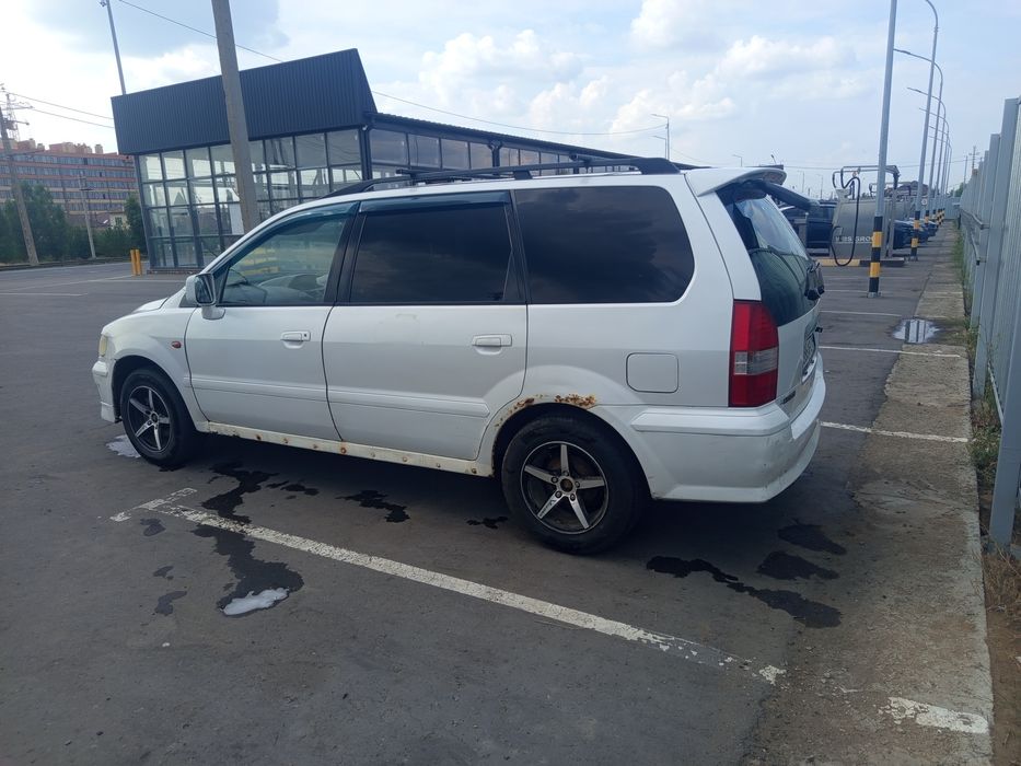 Mitsubishi chariot