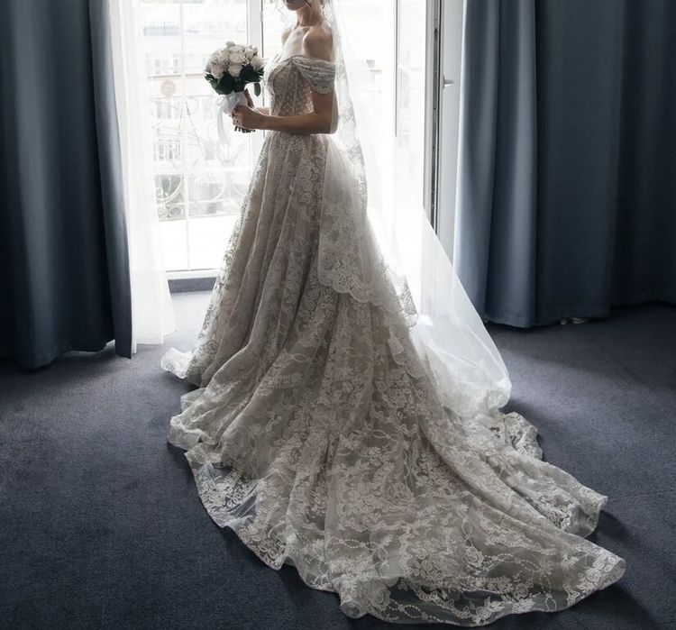 Продам шикарное  свадебное платья