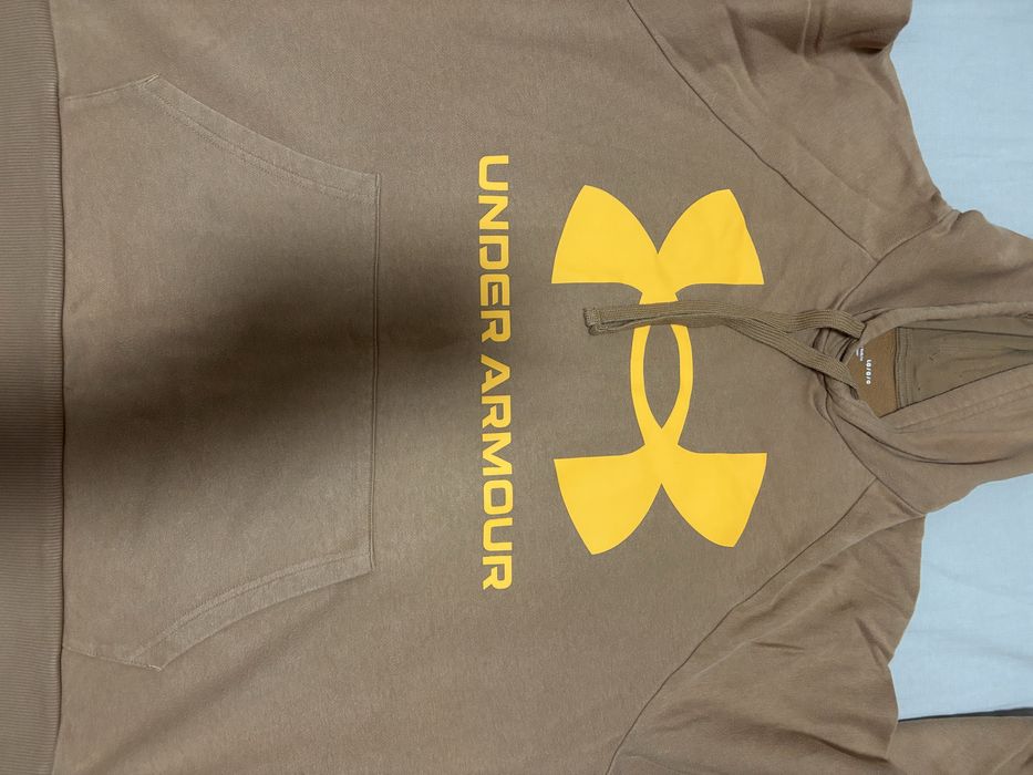 Продавам мъжко худи under armour