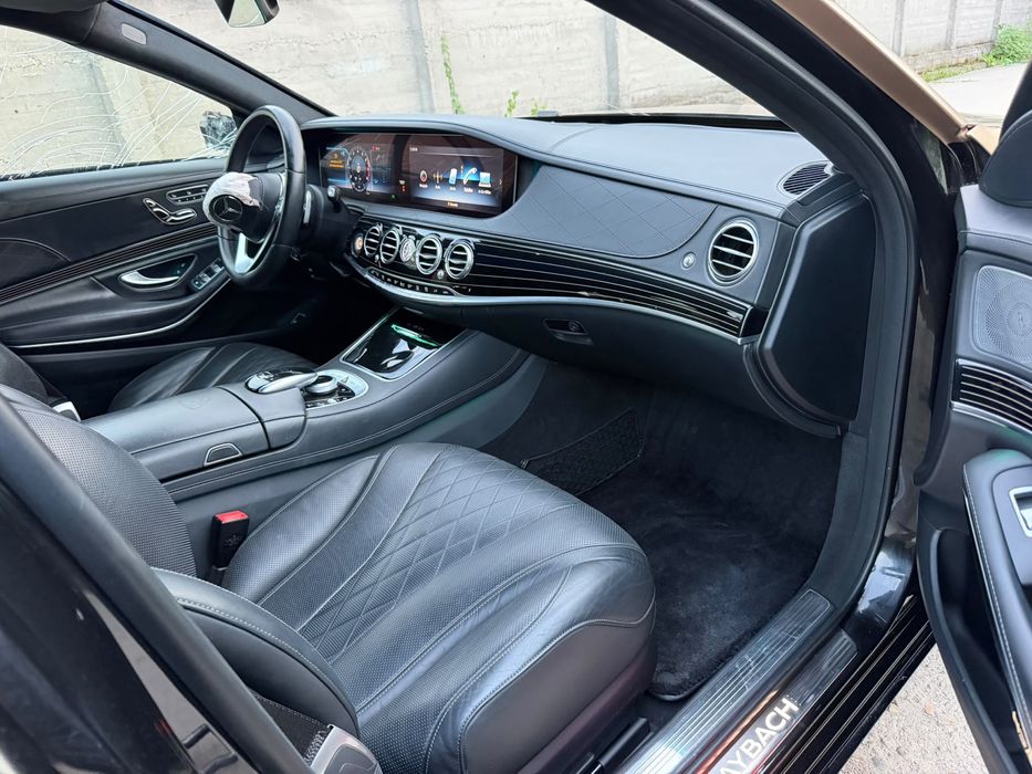 Mercedes-Benz  Maybach  S560  Masina este Maybach ORIGINAL, nu este S,class cu pachet. AVARIAT