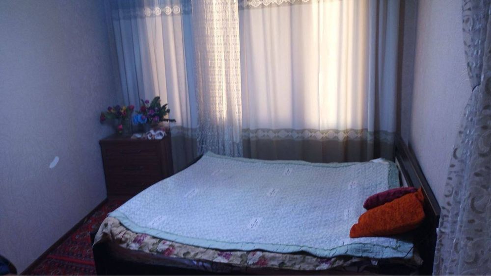 Шайхонтохур тумани Жарарик 4 хона 4 кават срочний сотилади.