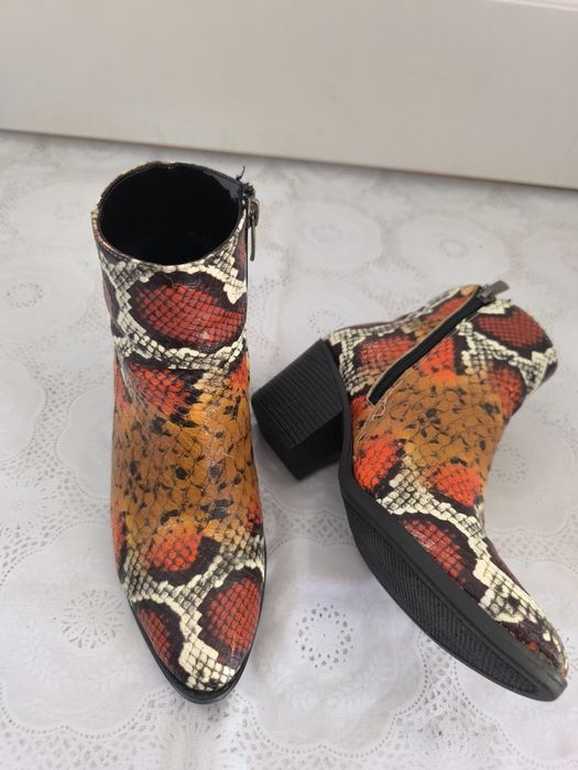 Botine piele sarpe