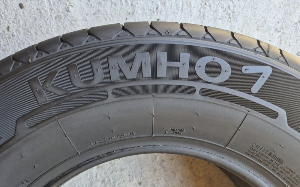 O bucată 225/70 R15C 112/110R Kumho PorTran KC53 vară