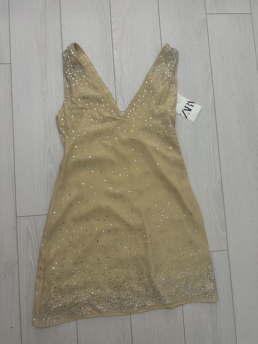 Нова с етикет рокля с камъни Zara
