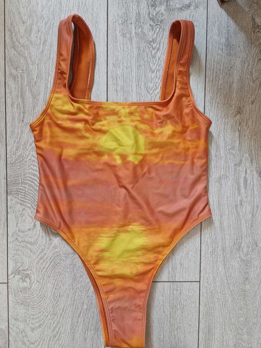 Costume de baie noi, diferite marimi