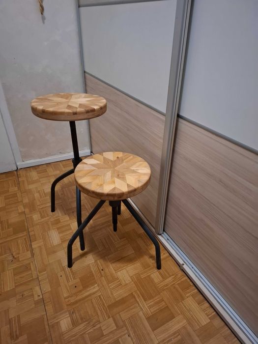 Дървени табуретки