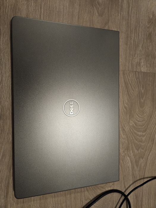 Laptop Dell Vostro 15 5568 i5-7200u, 8gb ram, nvidia 940XM, nvme+hdd