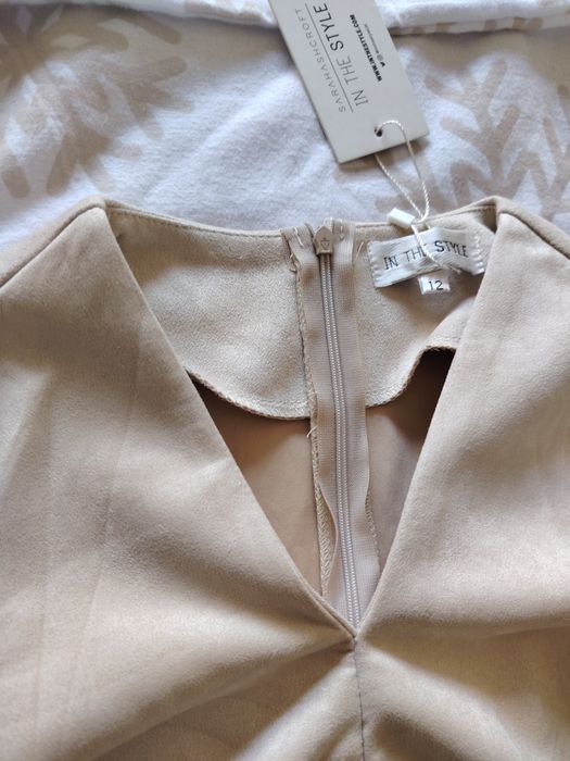 Еднакви роклички