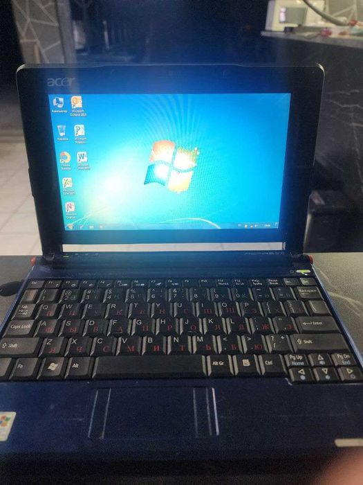 Acer Aspire one ZG5 бюджетный нетбук  windows 7