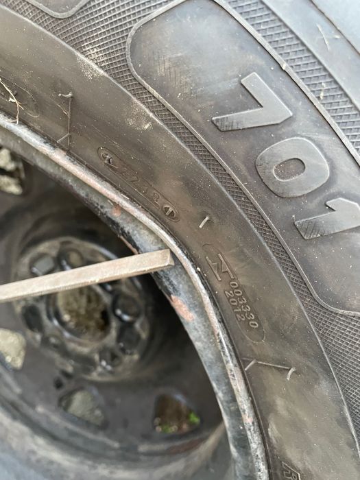 Продавам гуми за джип