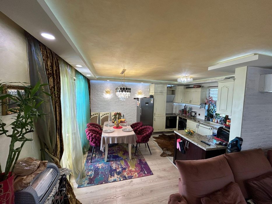 Продава се Тристаен апартамент в Бургас, Сарафово - 165 кв.м за 1376 €/кв.м - Снимка #2