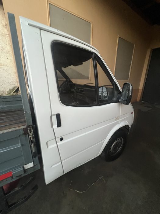Ford transit bort qilingan