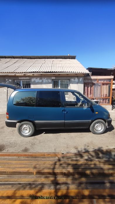 Минивэн Ниссан серена