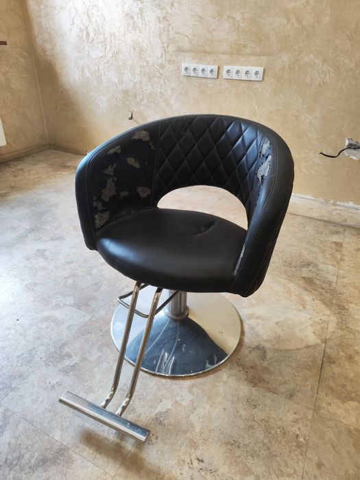 Парикмахерское кресло