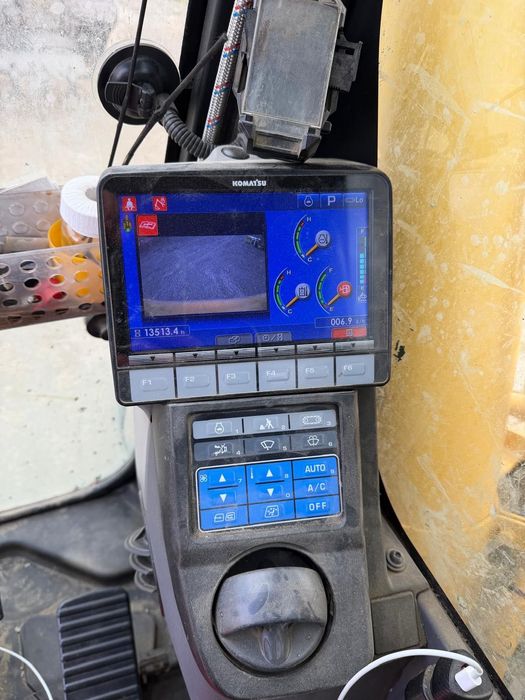 De vânzare Komatsu PC240-LC