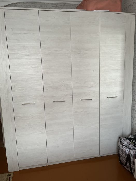 Продам спальный гарнитур