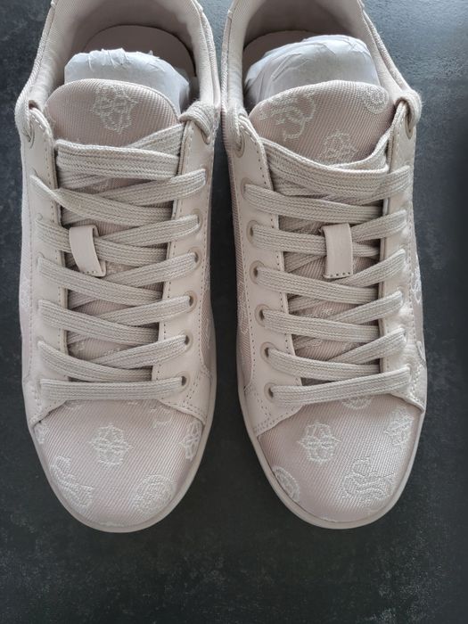 Сникърси Guess чисто нови